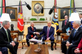 Democraat die tegen impeachment Trump stemde, loopt over naar Republikeinen