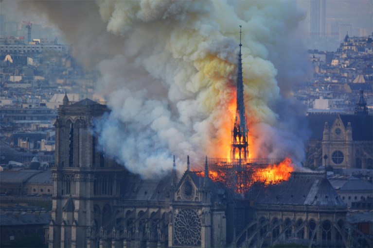 Zelfs tijdens de Wereldoorlogen was er een kerstviering in de Notre-Dame, maar nu voor het eerst sinds 1803 niet