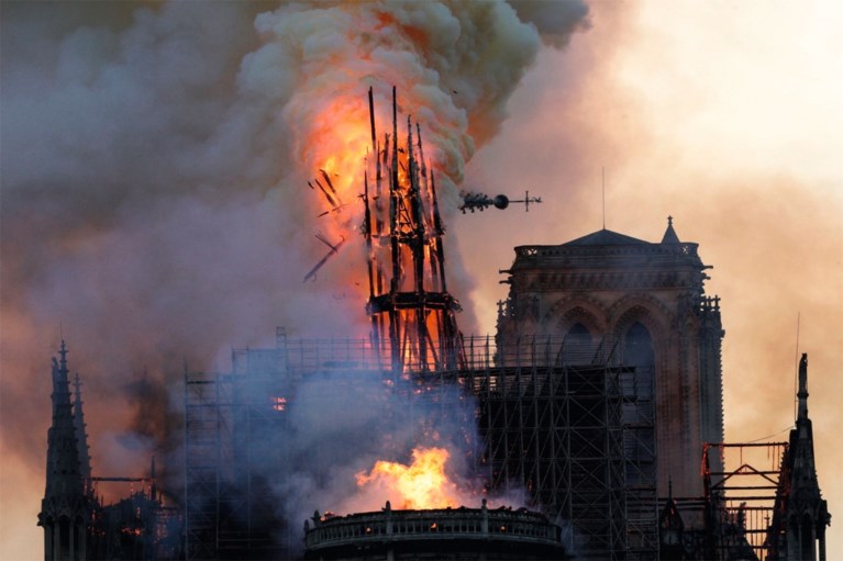 Zelfs tijdens de Wereldoorlogen was er een kerstviering in de Notre-Dame, maar nu voor het eerst sinds 1803 niet