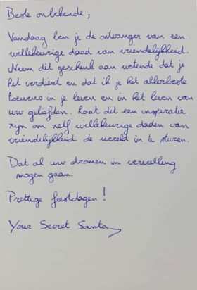 Kerstinkopen draaien helemaal anders uit voor gezin uit Haaltert: “Plots gaf een man onze zoon een kaartje met vijftig euro”