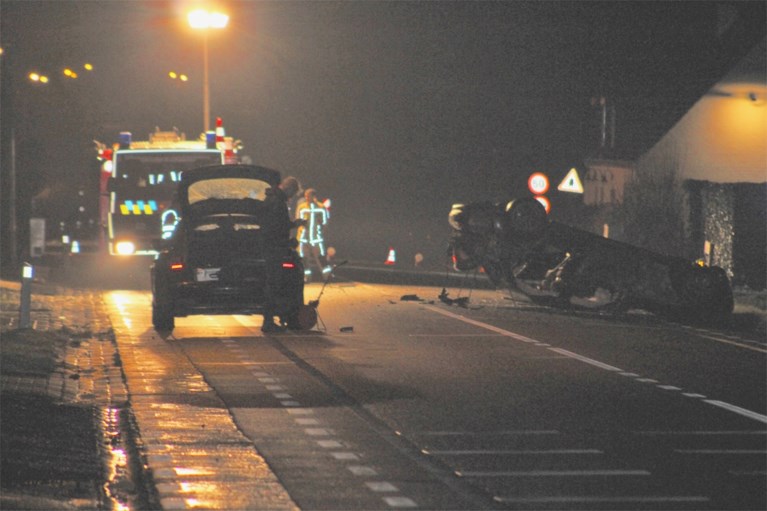 Emilie (20) sterft nadat ze uit wagen wordt geslingerd bij zware crash, bestuurder reed onder invloed