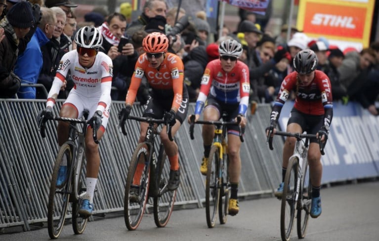 Ceylin del Carmen Alvarado slaat dubbelslag in Loenhout: winst en leidster in DVV-trofee