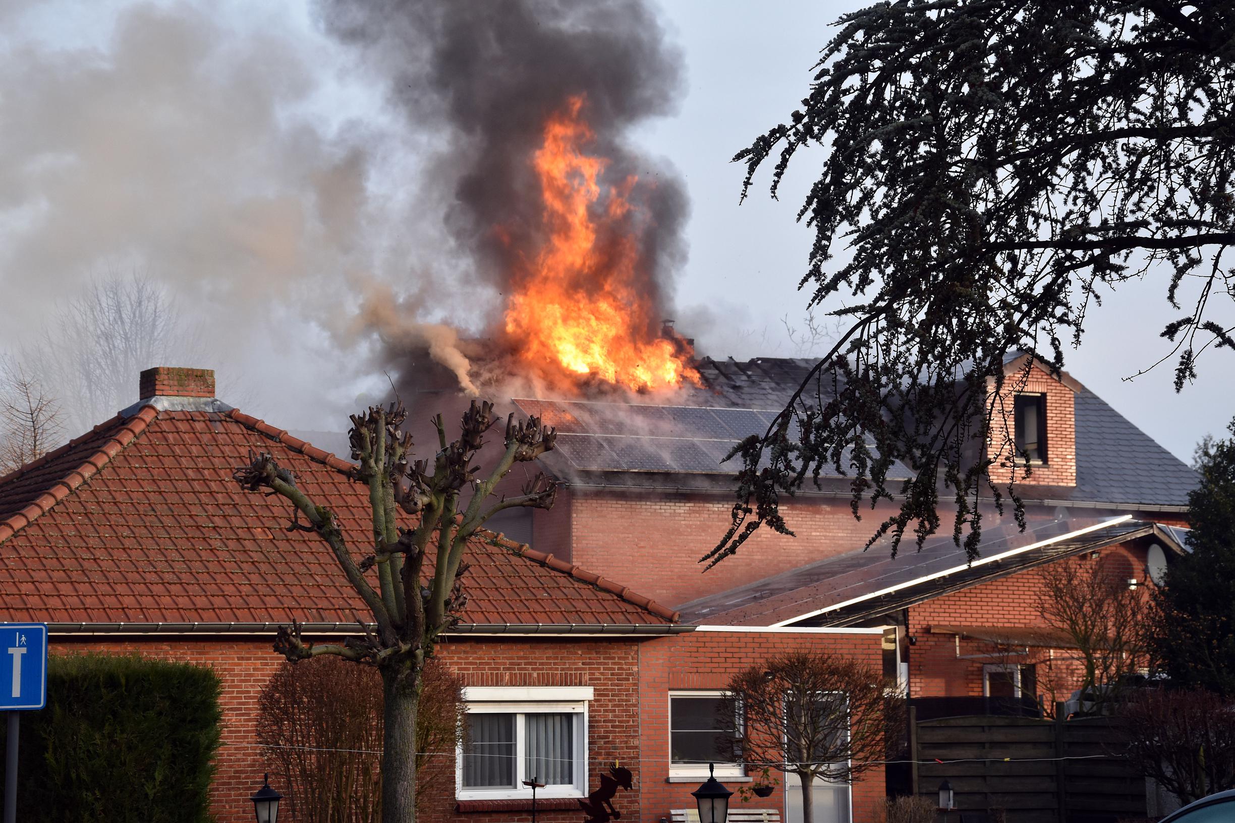 Asbestgevaar Bij Uitslaande Brand Tweewoonst In Pelt Het Nieuwsblad Mobile