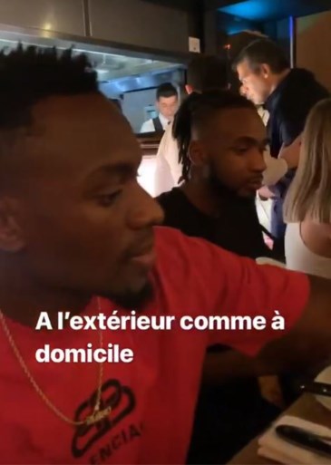 Paul-José Mpoku en co. smullen van gouden steak in Dubai