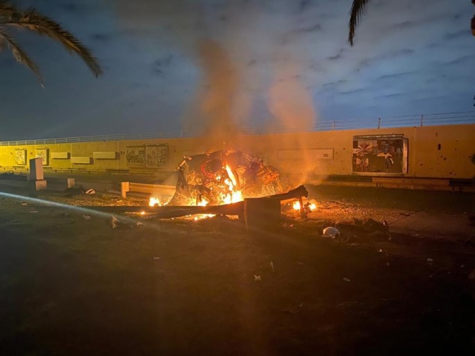 Trump schakelt Iraanse generaal uit met bombardement op luchthaven van Bagdad en twittert erna Amerikaanse vlag