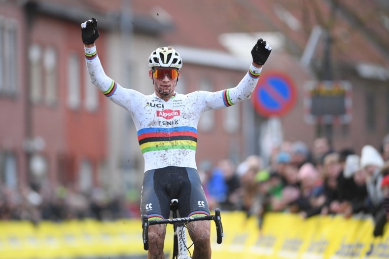 Mathieu van der Poel ziet volk tijdens nieuwe zege in Gullegem: “Heb het zelden zo druk geweten”