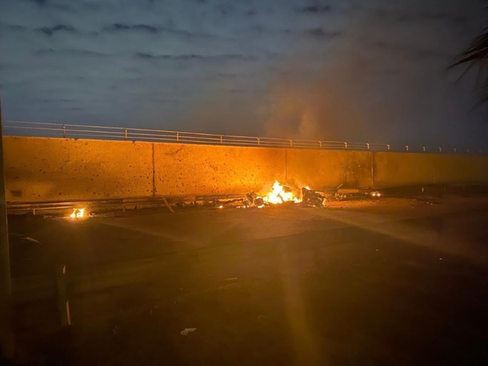 Trump schakelt Iraanse generaal uit met bombardement op luchthaven van Bagdad en twittert erna Amerikaanse vlag