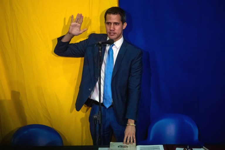 Dissident oppositielid roept zichzelf uit tot parlementsvoorzitter Venezuela terwijl Guaido buitengehouden wordt