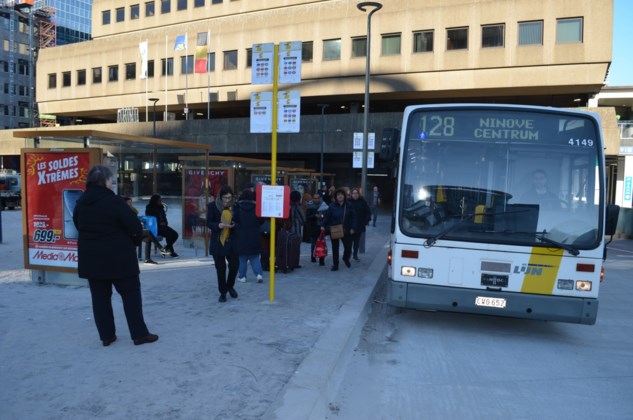 antwoord doe niet handicap Reizigers liggen niet wakker van nieuw busstation: “Dit blijft  Brussel-Noord, geen fijne plek dus” (Brussel) | Het Nieuwsblad Mobile