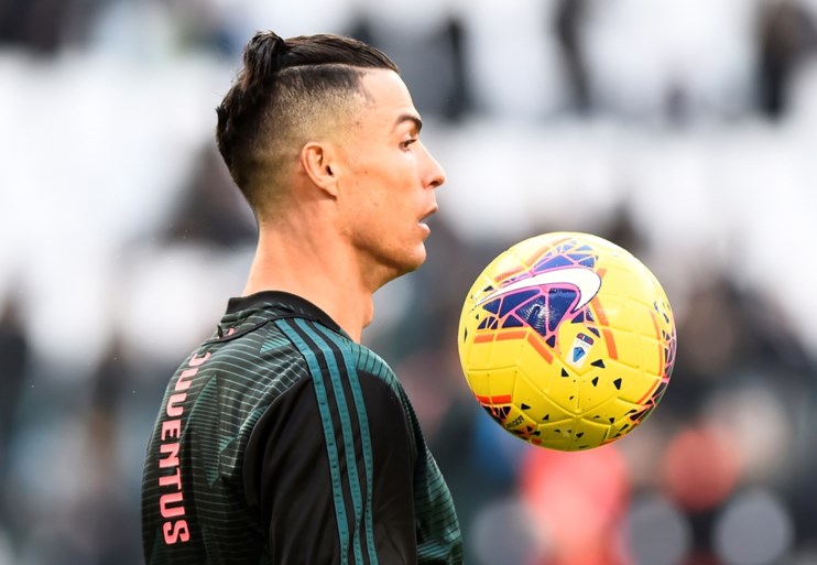 Cristiano Ronaldo - met nieuw kapsel - scoort een hattrick in eerste wedstrijd met Juventus in 2020, Zlatan debuteert bij Milan