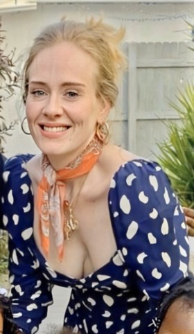 Fans maken zich zorgen na strandfoto’s van fel vermagerde Adele