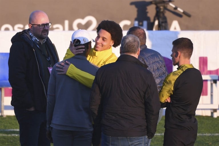 Gemaskerde Axel Witsel speelt weer voor Dortmund: “Standard? Dat is voor mij nog altijd mijn thuis”