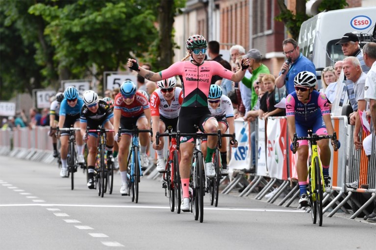 Nederlandse kampioene Lorena Wiebes verdwijnt dan toch niet uit het peloton: renster krijgt (deels) haar zin in oorlog met ploeg