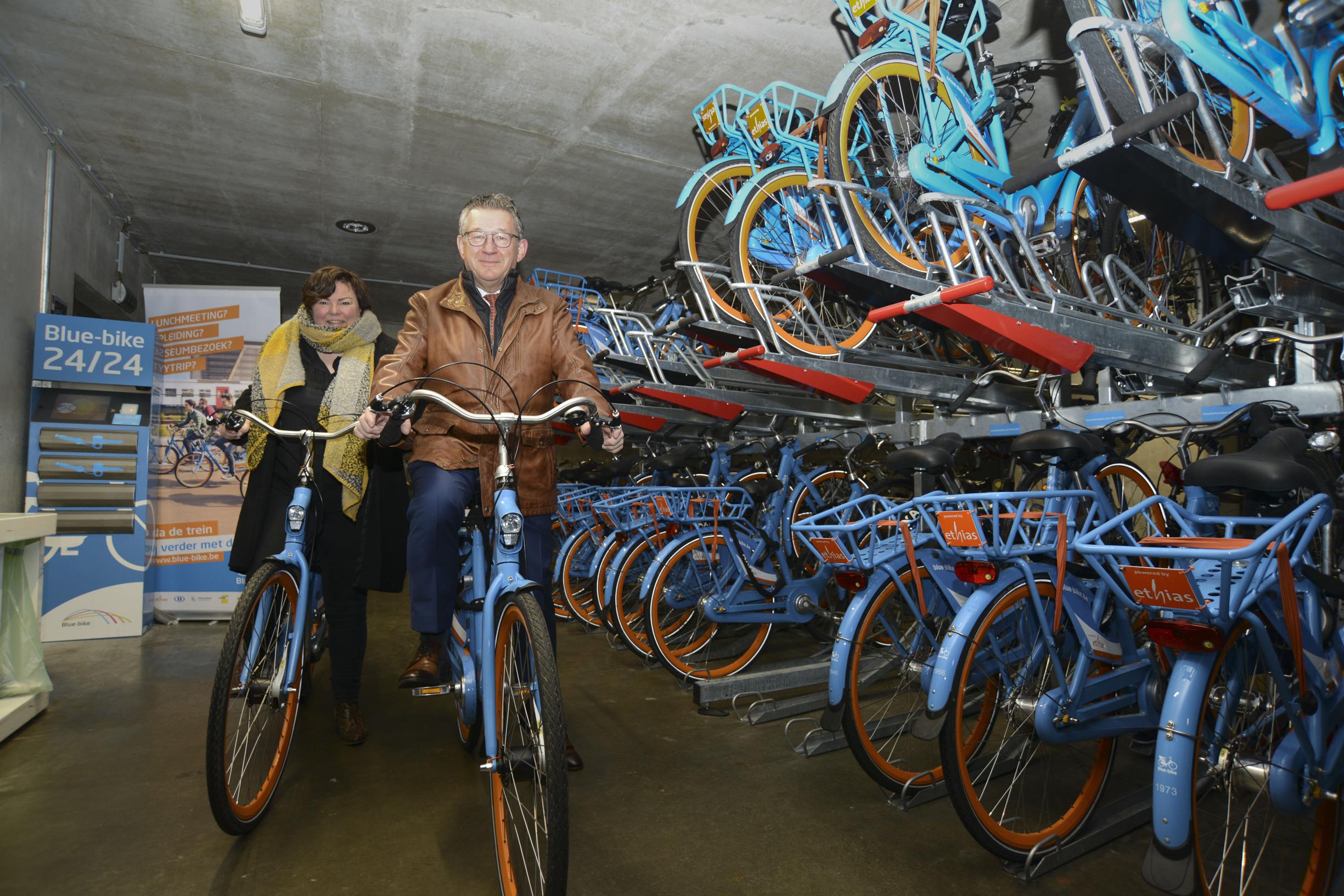 Nu ook Blue-bikes aan achterkant station (Brugge) | Het Nieuwsblad