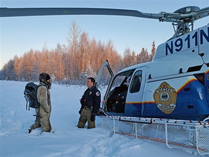 Man steekt huisje per ongeluk in brand en overleeft daarna twintig dagen in zware vrieskou in Alaska