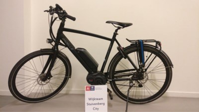 Vluchtende Fietser Valt Met Gestolen Dure Elektrische Fiets Antwerpen Het Nieuwsblad Mobile