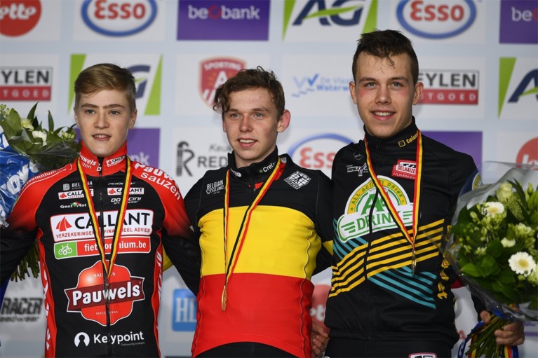 Ongeslagen Aaron Dockx pakt Belgische titel bij tweedejaars nieuwelingen