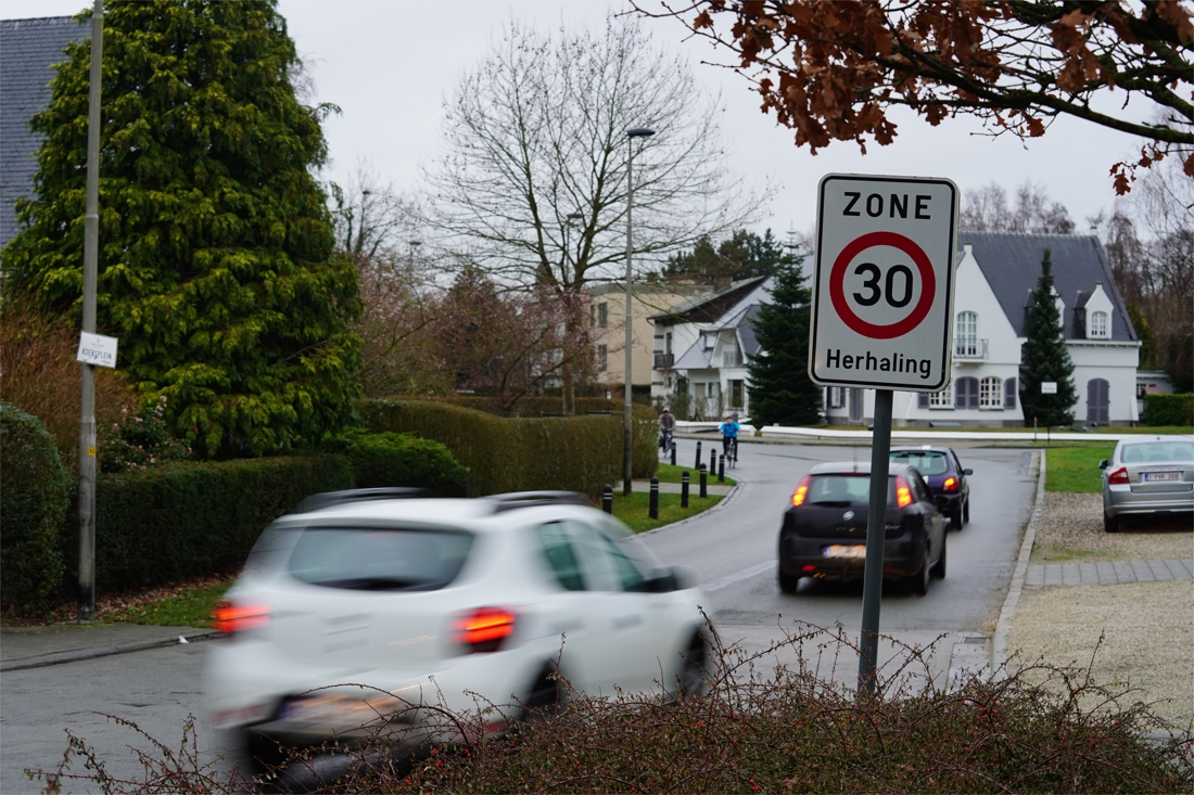 Naam van Gentse straat wordt té letterlijk genomen: hier rijdt één bestuurder op de twee te snel