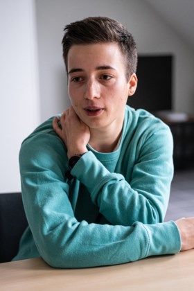 Samiera wordt Sferre in ‘Vandaag over een jaar’: enkele minuten op televisie tonen transitie van een jaar