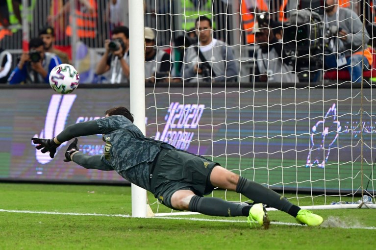 Real Madrid wint Spaanse Supercup dankzij sterke Courtois, coach Zinedine Zidane looft zijn doelman: “Alle eer naar hem”