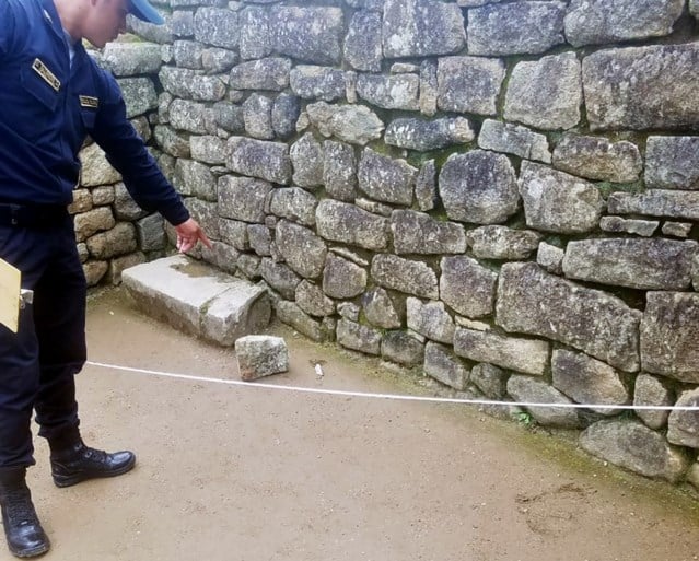 Peru wil toeristen land uitzetten na beschadigen Machu Picchu: “Een van hen ontlastte zich op archeologische site”