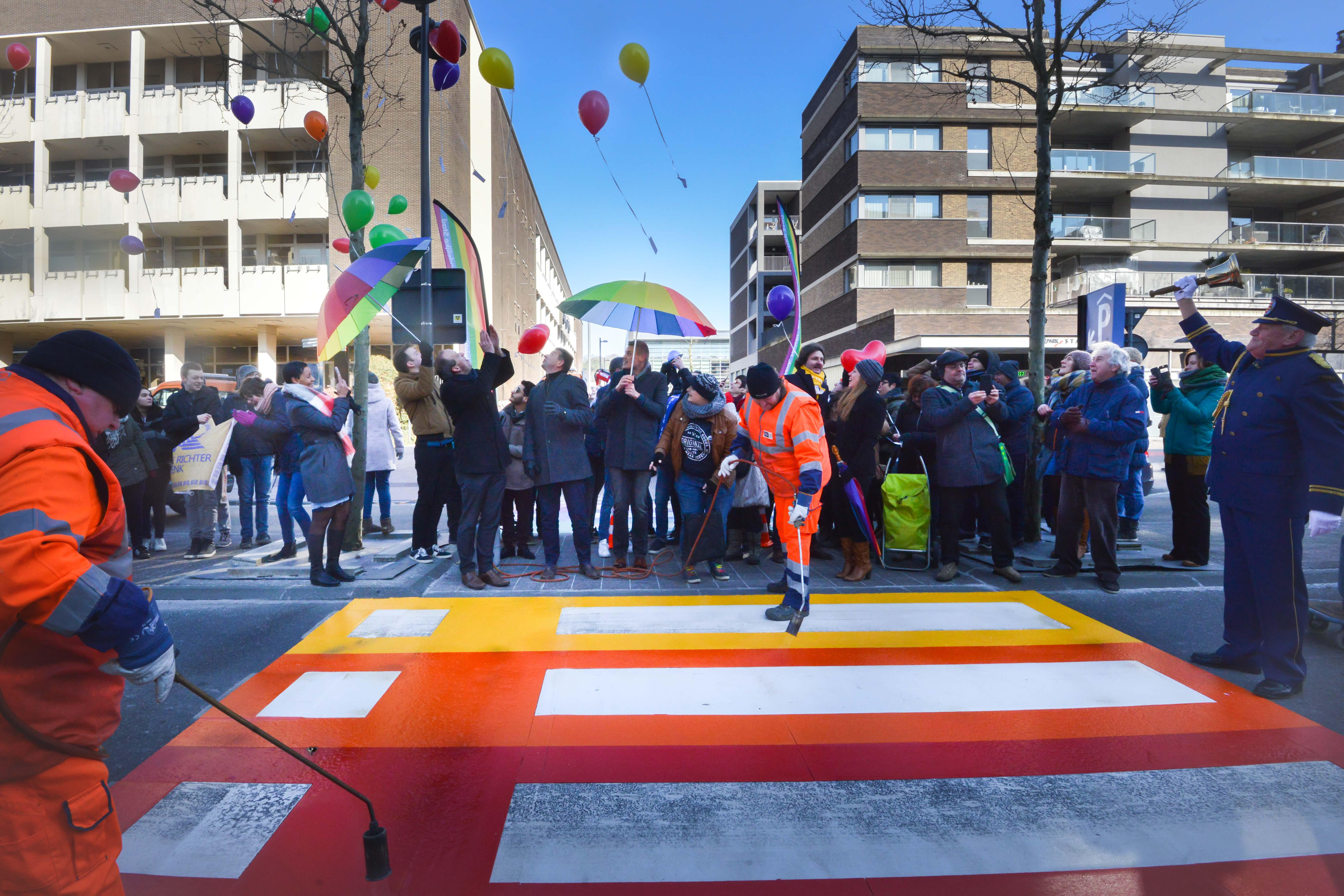 Regenboogzebrapad verdeelt gemeenteraadsleden: “Die problematiek van holebi’s speelt hier niet”