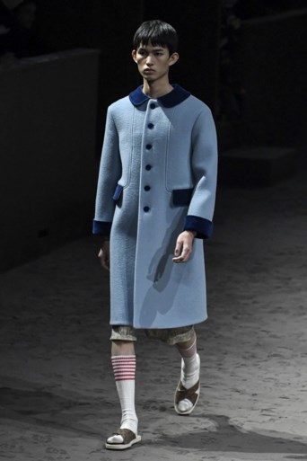 Gucci kleedt mannen in meisjesmode op modeweek Milaan