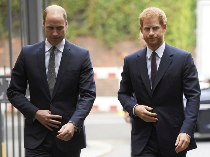 Queen nam prins Harry eerst twee uur apart en Meghan mocht zelfs niet meepraten
