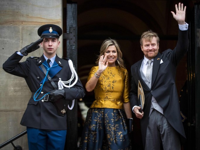 ROYALS. Queen kiest voor schattig accessoire, Zweedse royals tussen de regenbogen