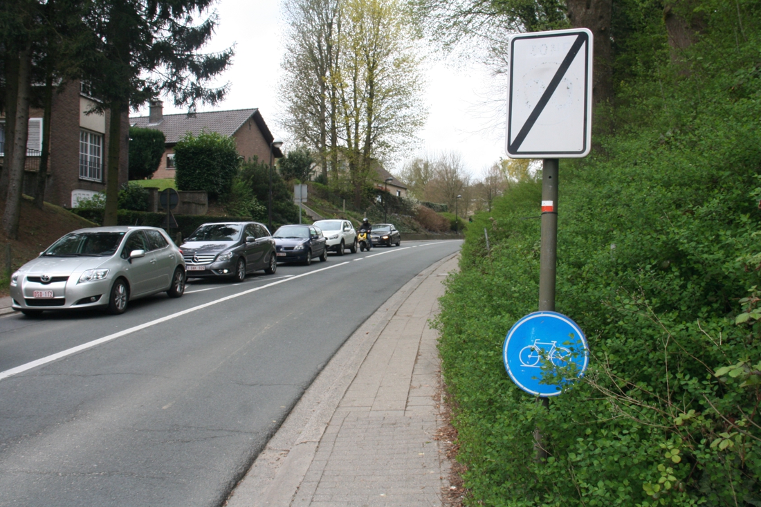 Man met 'aanhoudende midlifecrisis' staat weer eens in ...