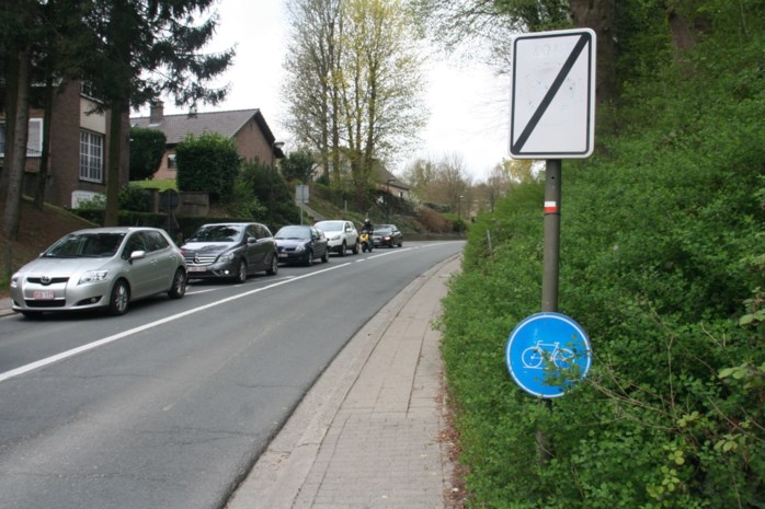 Man met 'aanhoudende midlifecrisis' staat weer eens in ...