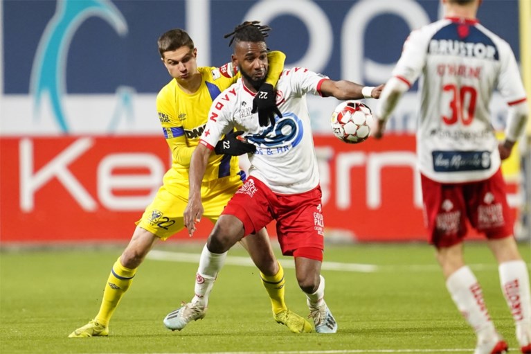 Nieuwe STVV-trainer Milos Kostic debuteert met eenvoudige zege tegen afwezig KV Kortrijk