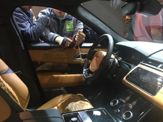 187 actievoerders Extinction Rebellion opgepakt op Autosalon