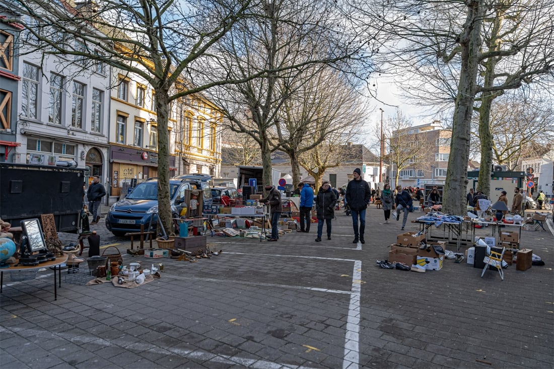 Rommelmarkt Sint-Jacobs nog nooit zo leeg. Verkopers wijzen met beschuldigende vinger naar invoering lage-emissiezone