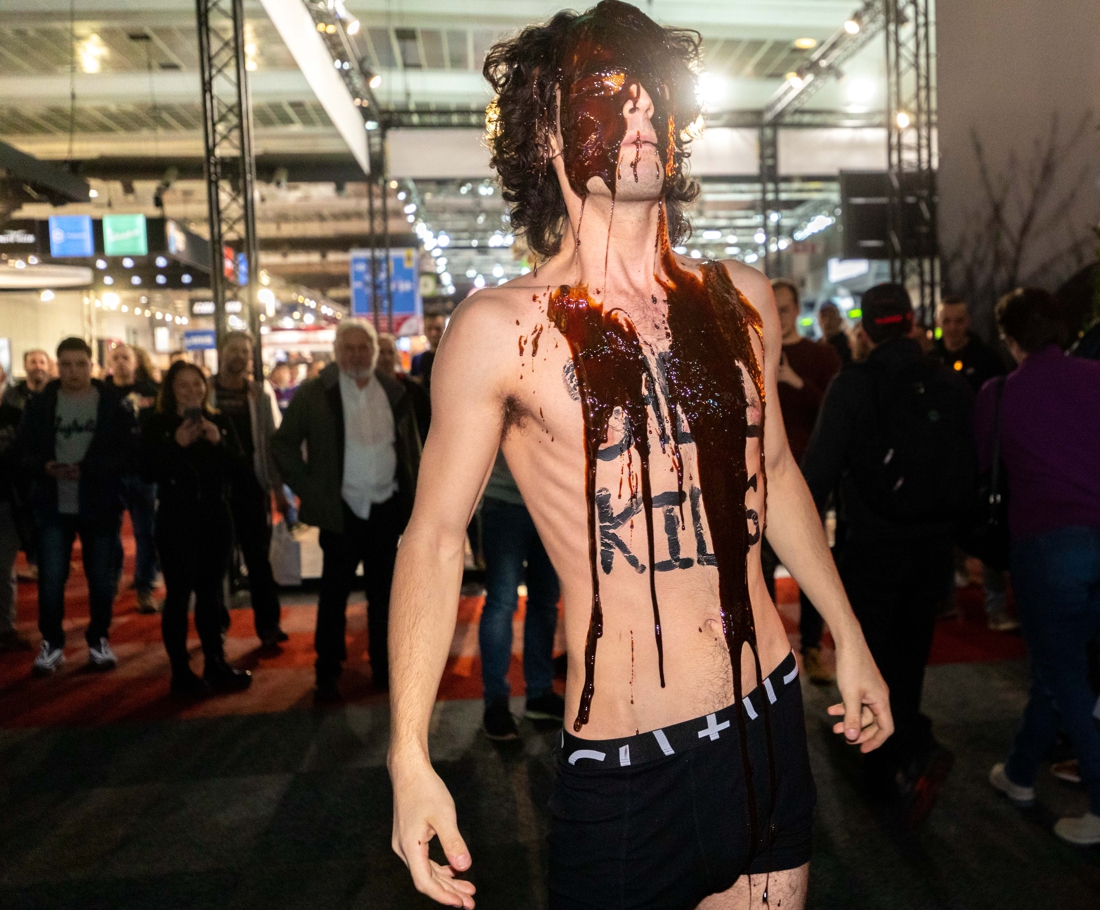 Autosalon dient klacht in: 187 Extinction Rebellion-betogers krijgen factuur van 1.967 euro in de bus