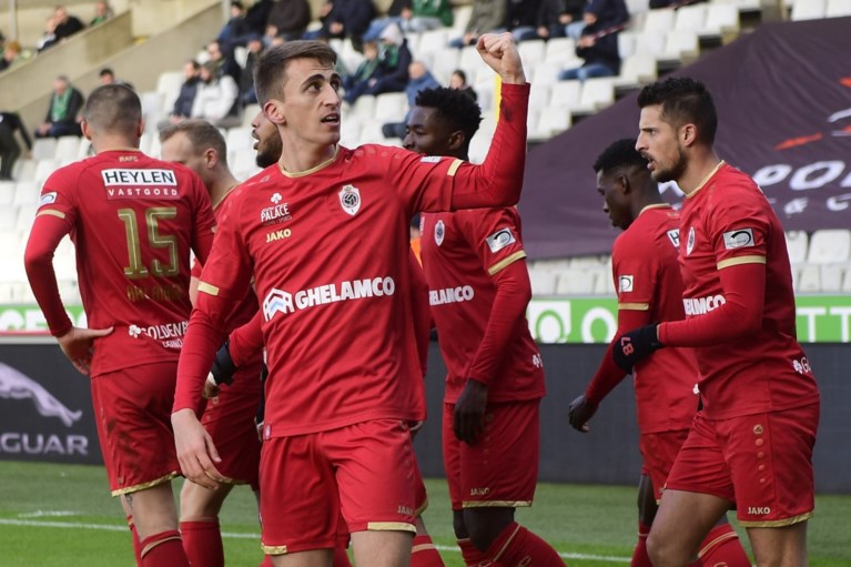 De Sart trekt onthoofd Antwerp alsnog over de streep met zijn eerste goal, situatie voor Cercle Brugge oogt stilaan dramatisch