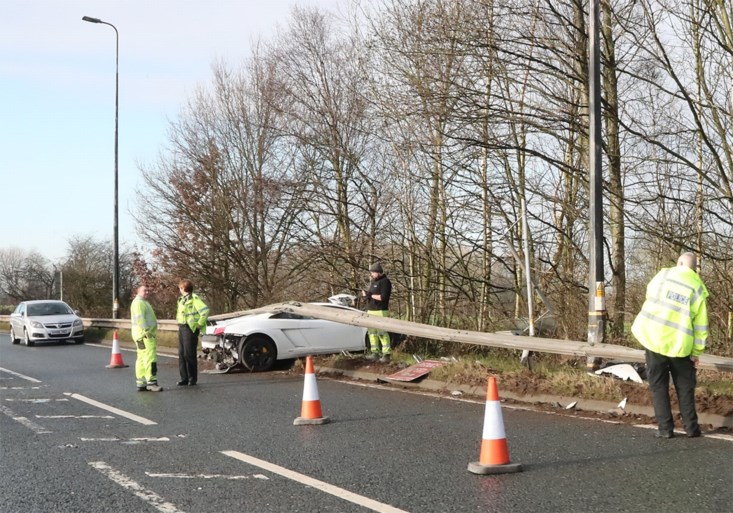 Manchester United-doelman Romero komt met schrik vrij bij crash met Lamborghini