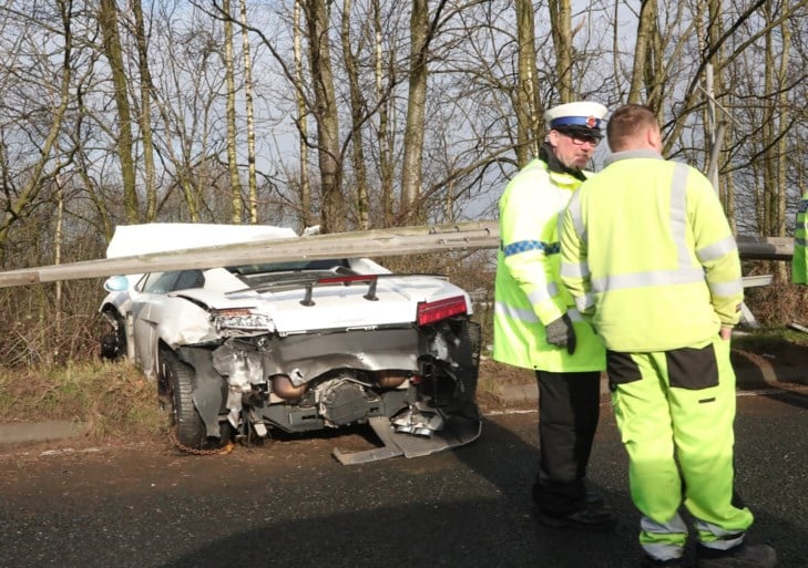 Manchester United-doelman Romero komt met schrik vrij bij crash met Lamborghini