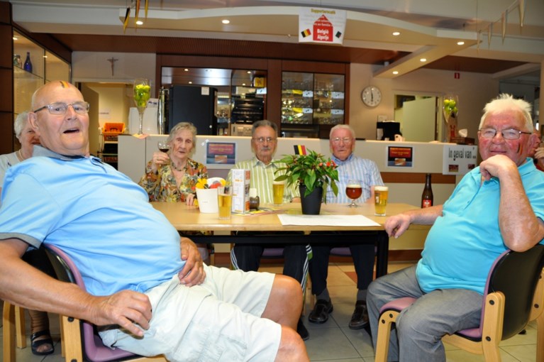 Pintje in het rusthuis? Goedkoper dan op café