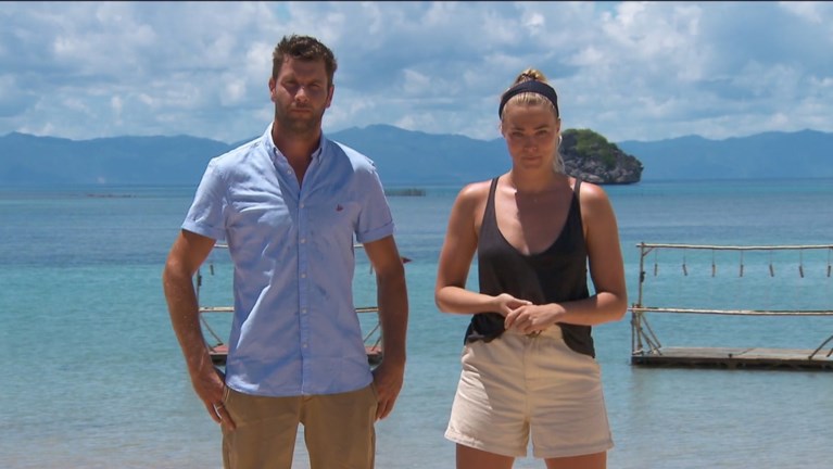 Kandidaten tot de nek ingegraven bij start ‘Expeditie Robinson’: Kamp Nederland versus Kamp België
