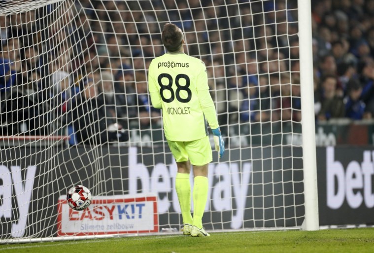 Ongeziene blunder van Simon Mignolet bij Club Brugge: “Ik moet dit accepteren en laten liggen”