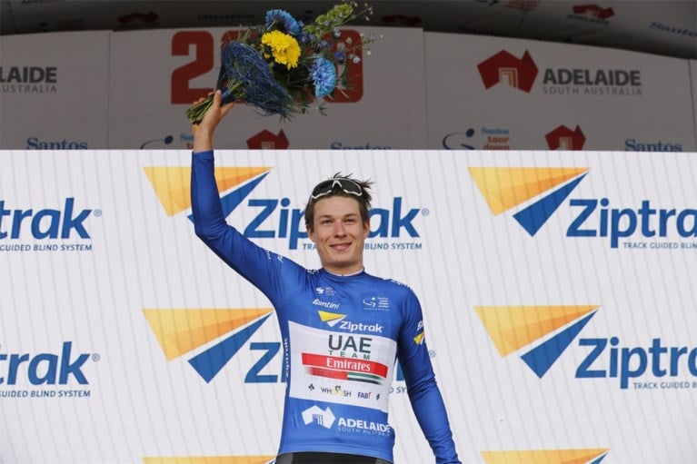 Caleb Ewan bijt terug in Tour Down Under, complexe schouderbreuk voor Ben Hermans na zware val