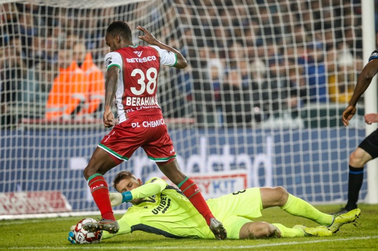 Blunder Mignolet helpt Zulte Waregem aan hoopgevend uitdoelpunt tegen Club Brugge: Big Si voelt zich even klein