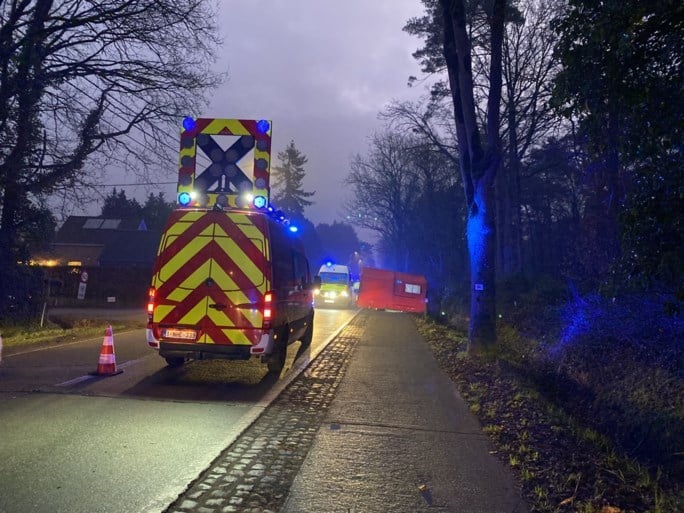 Fietser (57) overleden na aanrijding tijdens oversteken in Zandhoven