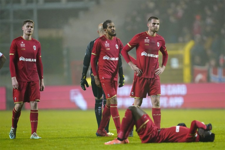 Bölöni is duidelijk: “Ja, we hebben een probleem Lamkel Zé, maar ik ben ook kwaad op Refaelov en Mbokani”
