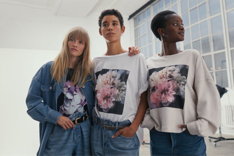 H&M gaat in zee met voormalig topmodel Helena Christensen