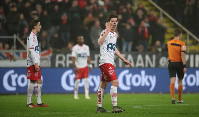 Bölöni is duidelijk: “Ja, we hebben een probleem Lamkel Zé, maar ik ben ook kwaad op Refaelov en Mbokani”