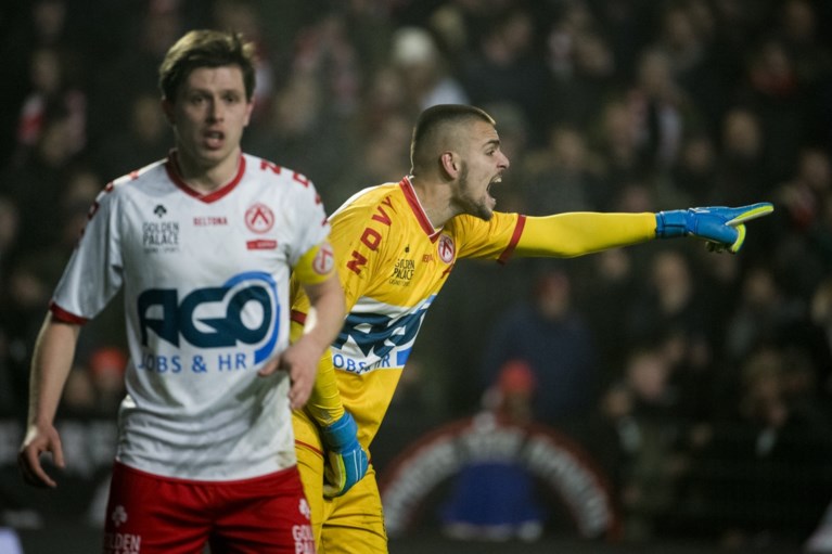 Bölöni is duidelijk: “Ja, we hebben een probleem Lamkel Zé, maar ik ben ook kwaad op Refaelov en Mbokani”