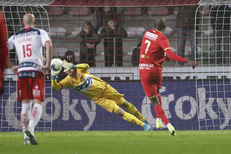 Didier Lamkel Zé excuseert zich na strafschopincident: “Hopelijk ben ik er nog bij voor de terugmatch”