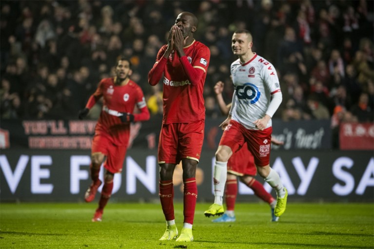 Didier Lamkel Zé excuseert zich na strafschopincident: “Hopelijk ben ik er nog bij voor de terugmatch”